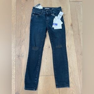 Never been worn DL1961 Harper Boyfriend Straight leg jeans.